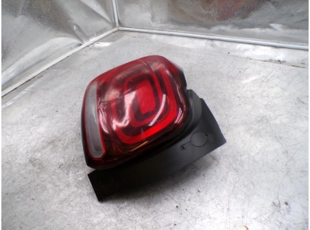 120525366-55778fd9-eb4d-4239-ae92-d0fdad5e395a-Piece-Feu-arriere-principal-gauche-CITROEN-283a763d97d90fc1f14c59d0f1b280aa191ec9f561703ee6d0a9f154c8012d74_m.JPG