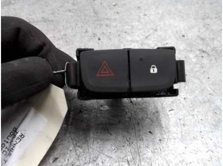 117324465-ecf7a758-928c-4b96-a7c6-fda924853f1b-Piece-117324465-Bouton-de-warning-252100622R-RENAULT-TRAFIC-3-COURT-PHASE-1-16-DCI-16V-TURBO-b5ceacc8d70d54da1b52429632795dd0f8d76bdba2fc3ffdebac866e76609b13_m.jpg