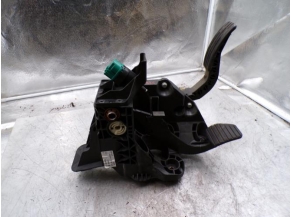 120579444-db0e8150-14a1-40ad-8773-da300fe8c6a0-Piece-120579444-Pedalier-RENAULT-TRAFIC-3-COURT-PHASE-1-16-DCI-16V-TURBO-8f6facd6f9499d105856852830baf0351e718e19a5c45d700ea2dbf4a98dadc4_m.JPG 2