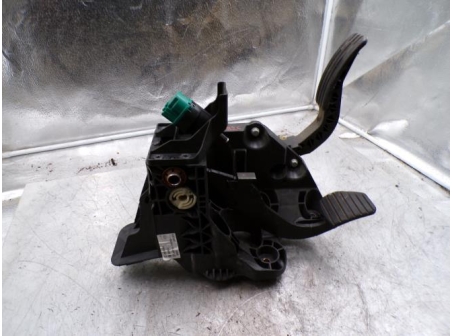 120579444-cd1b11dd-103d-48ff-b055-609616f2840e-Piece-120579444-Pedalier-RENAULT-TRAFIC-3-COURT-PHASE-1-16-DCI-16V-TURBO-7b1818d404249bbe871e81e8204ef385707c3aee7eef5070ca86a975c36503f3_m.JPG