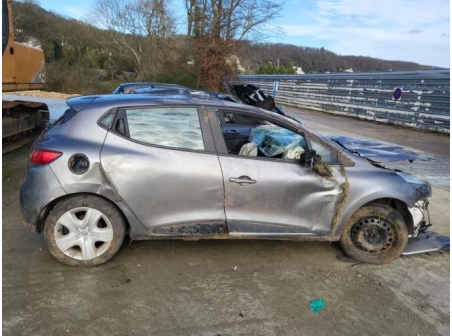 Vehicule-RENAULT-CLIO%204%20PHASE%201-2016-31f08e709ec1a641fad5ba11967029f0932debfe43faaecfee19d2345581d126_m.jpg
