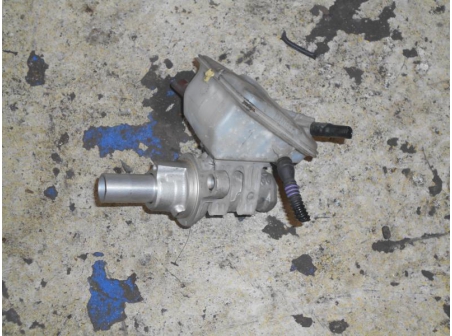 Piece-Maitre-cylindre-(freinage)-PEUGEOT-308-Diesel-9398e43cb23738de66df2b4d74be7f56cb80411a945837074c40f604f0a321f5.JPG