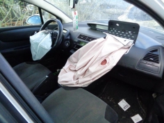 Vehicule-CITROEN-C4-1-6-2006-ff5f334309e4200fc0814d5a52f78ee16ae71d964afd1e525a7afdde546e1e42.JPG 2