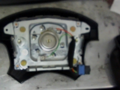 Piece-Air-bag-conducteur-PEUGEOT-607-Diesel-c7be7478aae26aacbca41ddccbb2720ec5ff55f16d481a6c1f0c05fba6e477da.jpg 2