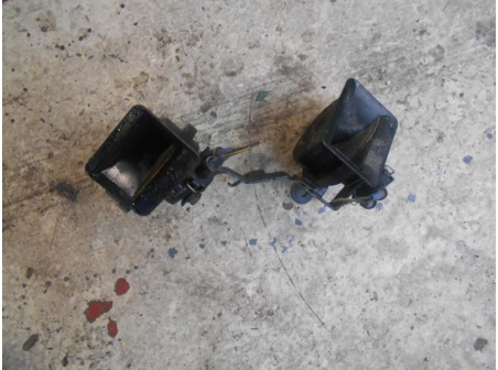 Piece-Avertisseur-Klaxon-AUDI-A3-(8L)-A3-EVOLUTION-2000-Diesel-ade56ac5a660fb1e45b4a0817c55f575b39a53733102242105a4a20936531f70.JPG