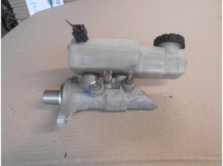 Piece-Maitre-cylindre-(freinage)-RENAULT-MEGANE-III-PHASE-1-Diesel-691532c0a4aa7a43862da97fef47770069348cb0c3044d64f2cf2c2e4284ea21.JPG