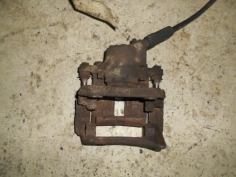 Piece-Etrier-avant-gauche-(freinage)--ef78fceb4b2d49fbf2f59084f3539a46ef8ff6760907701c930ede48cb274c43.JPG 2