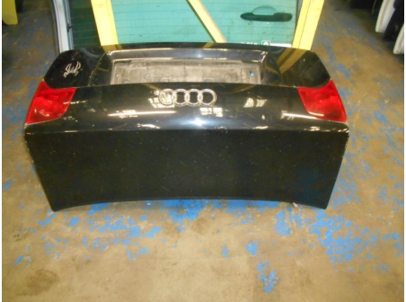 Piece-Malle-Hayon-arriere-AUDI-A4-(8EC-8ED)-A4-2004-Diesel-4bc8df918b3cf5b87356c25f48fecbce7e21bd9a1606a453d78f65e090894ef1.JPG