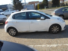 Vehicule-PEUGEOT-208-Access-1-6-2016-da93977459e8844145cb62cdea9807f1f0f64ef627c5417769760fa1a3a24b46.JPG 2