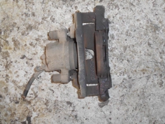 Piece-Etrier-avant-gauche-(freinage)-FORD-FOCUS-C-MAX-C-FOCUS-C-MAX-DIESEL-7967bd278111a0307046ecad7d75a8390f2330b54282b8e5cbfa6b9ee0de5e17.JPG 2