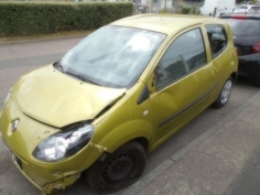 Vehicule-RENAULT-TWINGO-II-1-1-2010-c8ed75f759ffad534361988adfed3455ab184b9ae81b67e9a1dbf104590971c9.JPG 2
