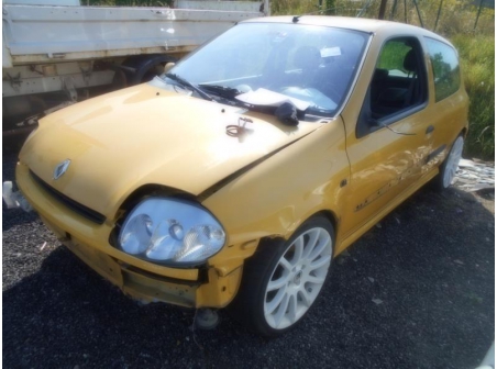 Vehicule-RENAULT-CLIO-RS-2000-8cf05644025805a06c8158cbcd487850b418a10221f8557fed9912f1bb071a67.JPG