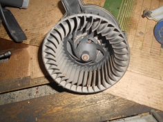 Piece-Ventilateur-chauffage-CITROEN-BERLINGO-FOURGON-PH.2-Diesel-8f63292f77825bdcd14ca38b51bd3fe3bd441b32be621d7b8f6f1c2d0da0368d.JPG 2