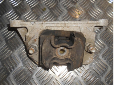 Piece-Support-moteur-gauche-RENAULT-KANGOO-II-ESSENCE-c03188d03d6080f130e58a2cefd3dc0e645b0c190c00117e5db0d0a21004b1f7.JPG