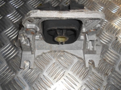 Piece-Support-moteur-gauche-RENAULT-KANGOO-II-ESSENCE-c03188d03d6080f130e58a2cefd3dc0e645b0c190c00117e5db0d0a21004b1f7.JPG 2