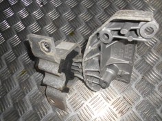 Piece-Support-moteur-droit-RENAULT-KANGOO-II-ESSENCE-5c017be2fac9c14bc8f8b941c3c453f2d404dfc9bc681395d82d48e0a1d032cd.JPG 2