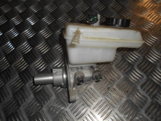 Piece-Maitre-cylindre-(freinage)--27eef4ad2c5bb6289561d8992bf867fc3a32051c272f735e5f00db30f04be0f9.JPG 2