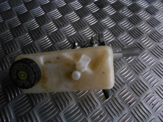 Piece-Maitre-cylindre-(freinage)--92082a8c285141a8fa043ad0ba738635bbdbe87db9870ae44b033fef220db15d.JPG 2