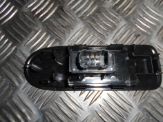Piece-Interrupteur-de-leve-vitre-avant-droit--20d7d9be4e2adcdacb367926cbf4c1500dfaba3e26d101ec7c9864e198aefea2.JPG 2