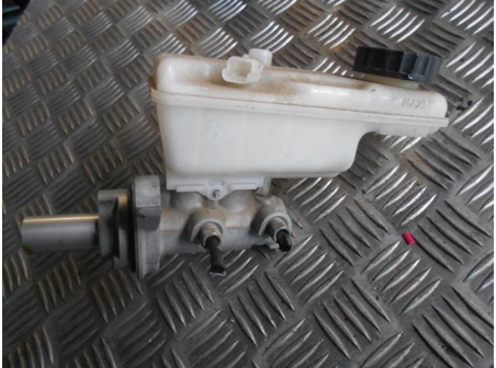 Piece-Maitre-cylindre-(freinage)-RENAULT-KANGOO-Diesel-ab495c4e2d1b7c32fdaffbfe260af75f554ea9d1fe6393a5af31349940acde6b.JPG