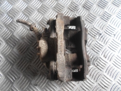 Piece-Etrier-avant-droit-(freinage)-PEUGEOT-206-Essence-d82d1f1da75ae01a787c378815210353145e346487e8d0d0ea58e5b0b0b600d5.JPG 2