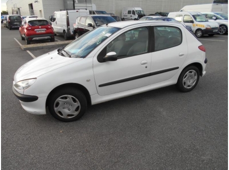 Vehicule-PEUGEOT-206-1-4-2004-ec96ca505a0116f023d8fadb6d8ad6c86f87a881d1334112c45ef025ec518e8d.JPG