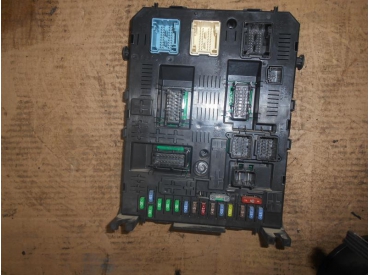 Piece-Boitier-BSI-PEUGEOT-308-Diesel-8474be7e400a2c129ccf0f2f5568d9ae688bb0ae6db4710043c099bbf81896cb.JPG