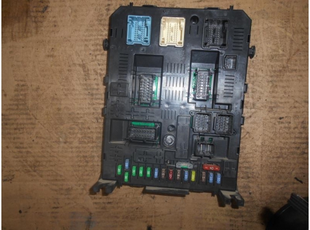 Piece-Boitier-BSI-PEUGEOT-308-Diesel-8474be7e400a2c129ccf0f2f5568d9ae688bb0ae6db4710043c099bbf81896cb.JPG