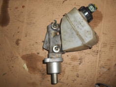 Piece-Maitre-cylindre-(freinage)-RENAULT-CLIO-II-PHASE-3-Extreme-Diesel-61acee3d0673ecbb71d2951aaf3d85caaf1d340f372b75423be536d89eb2d294.JPG