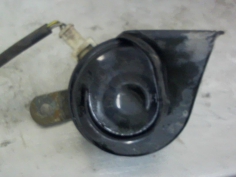 Piece-Avertisseur-Klaxon--017e81fc4c3be3aa2bc7f5f68ed207e711bdc1fa4009e0a33d207320951d0112.jpg 2