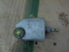 Piece-Maitre-cylindre-(freinage)-PEUGEOT-607-Diesel-9888be4d241bacfaf389524853fdb3666eba16bbb75fe7639bd71c92303756d4.jpg