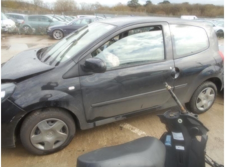 Vehicule-RENAULT-TWINGO-II-PHASE-2-1-5-2013-d3b0c9f544c198d0dbb56189b85cf2757a3dc7d9ceb89dac18f3a61b61fca6e1.JPG