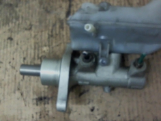 Piece-Maitre-cylindre-(freinage)-RENAULT-CLIO-III-PHASE-1-Diesel-5ce6e637a3421ad106622d7532e58fd2320db579b1d6a6ef1d115bc96ab90b86.jpg 2