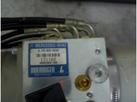 Piece-Moteur-de-capote--9a3647a4af821e9423c59da99c2af0e077f7cde86ab0c74fb2d2f6ab9f2494e6.jpg