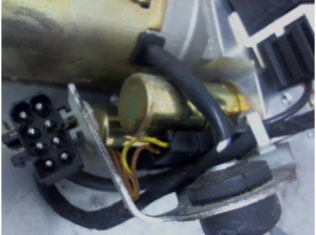 Piece-Moteur-de-capote--47bbf2b04a49e84ae5c7bf7cb35b616b4f496438983debe51fd8849ef789fc74.jpg