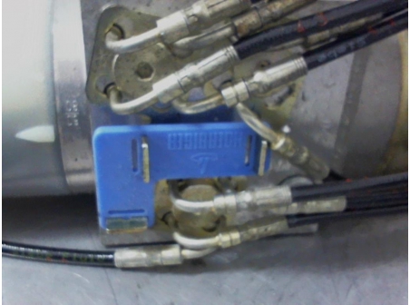 Piece-Moteur-de-capote--0744786c4e0adddfe4e5d67bbc00c4e146a11a19d0530ff3e6634c832add313e.jpg