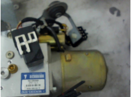 Piece-Moteur-de-capote--cb9e5a0f6a3c2da1e764475522cf4aeb2abea7a202afceae2083958b64e72bcc.jpg