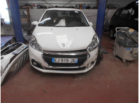 Vehicule-PEUGEOT-208-Access-1-6--9792d68ecb671377b685744d31fb8f4bf88067235d4a15ab150987ac851e8c60.JPG